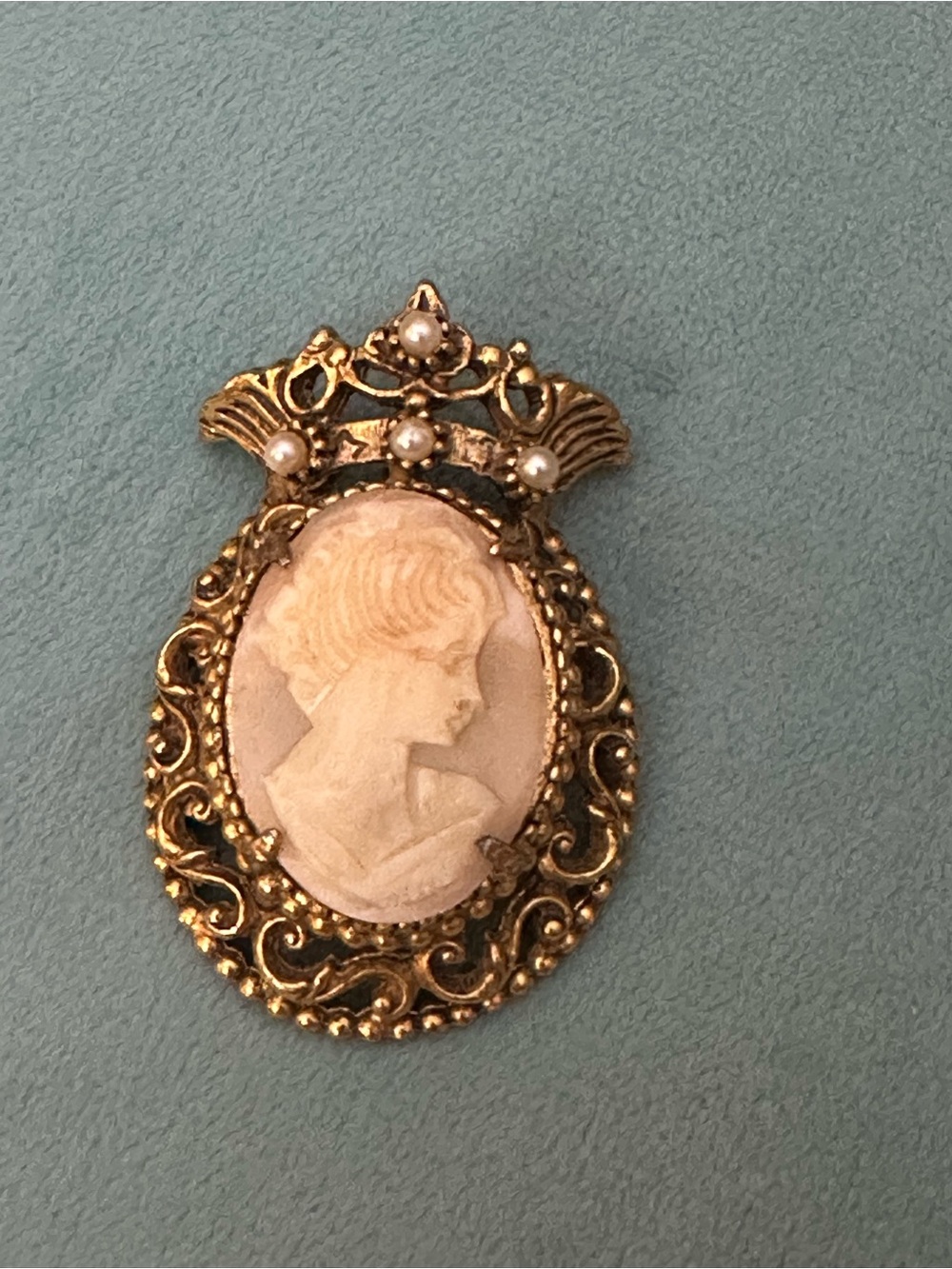 Vintage Florenza Cameo Brooch
